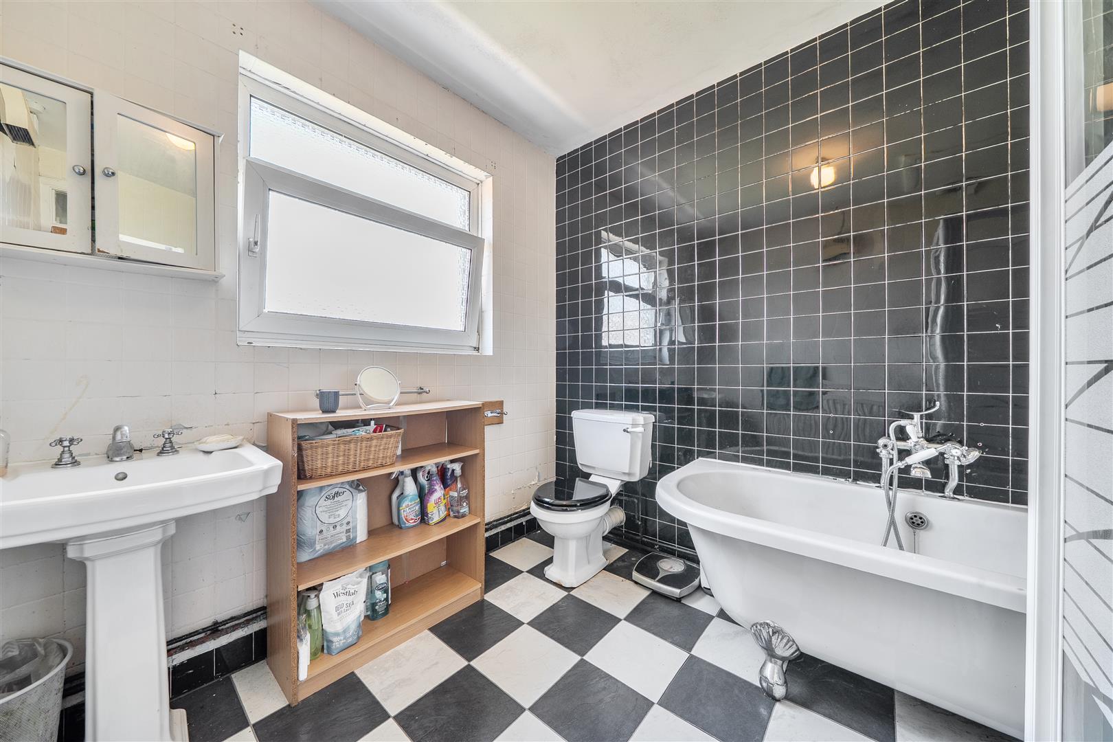 Middle Road, Gendros, Swansea, SA5 8EQ